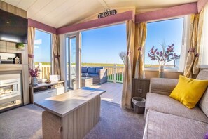 Smart TV, fireplace, Netflix, DVD player - Sea 'n' Stars with Views, Decking, Wifi & Netflix (Camber)