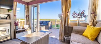 Sea 'n' Stars with Views, Decking, Wifi & Netflix