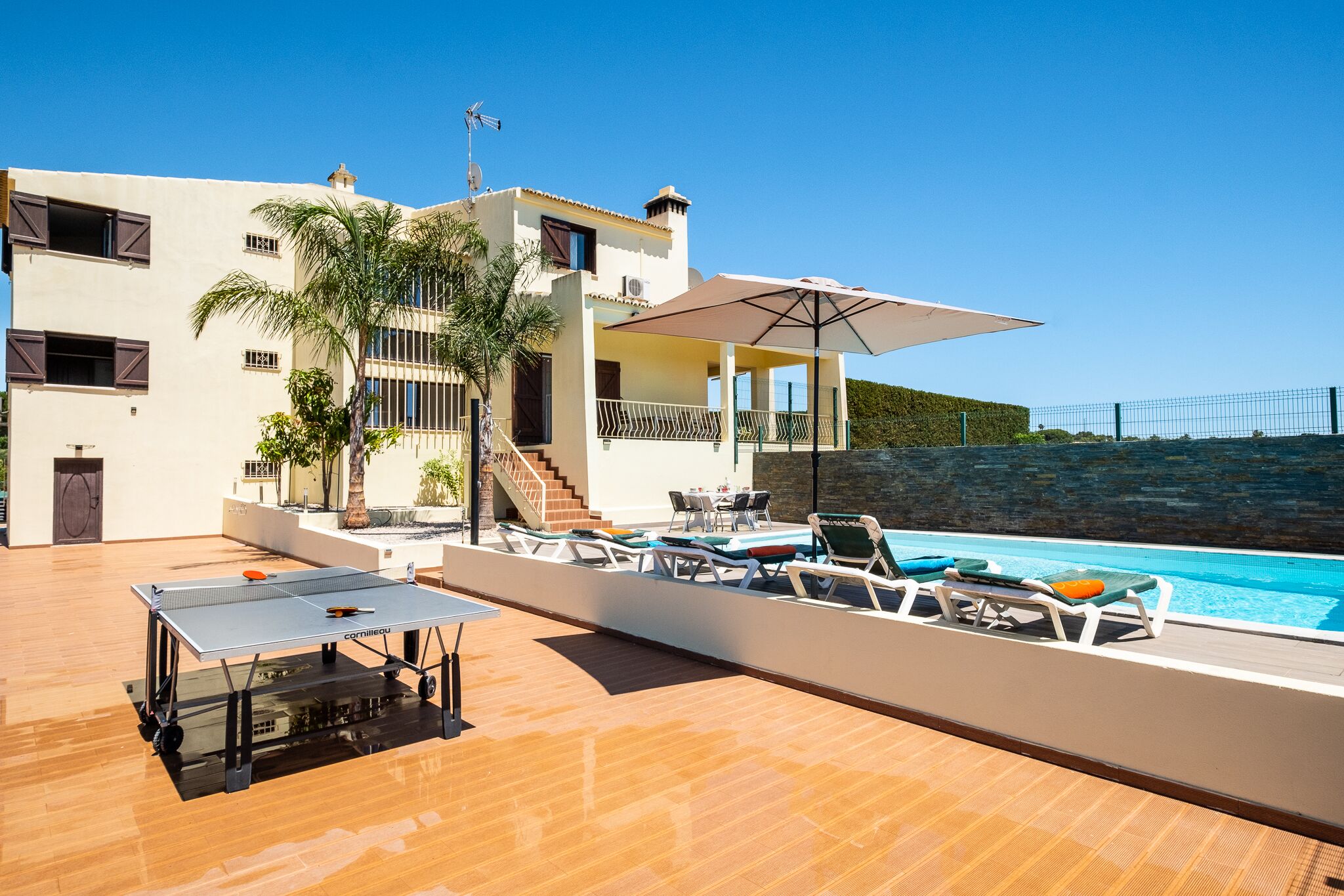 Big villa, with heated pool, WIFI, AC, Ext. Jacuzzi, close to Guia and Beaches