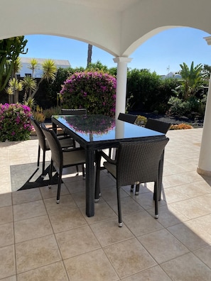 Outdoor dining