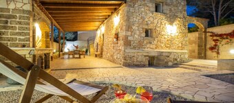 Trullo, private garden a few meters from the sea