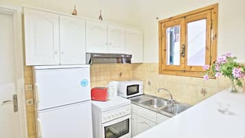 Køleskab, mikrobølgeovn, ovn, kaffe-/temaskine