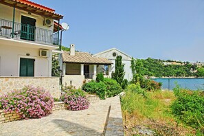 Exterior - Relax in Comfort by the Sea: Zoulis Sofia Corfu Apartment (Kalami)