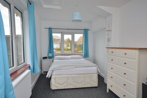 5 Schlafzimmer, Bügeleisen/Bügelbrett, kostenloses WLAN, Bettwäsche