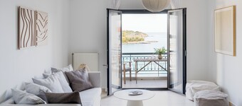 Footsteps to the beach!