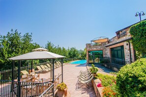 Outdoor dining - Big estate with private indoor & outdoor pool, gym, billiard in Umbria  (Gaglietole di Collazzone)