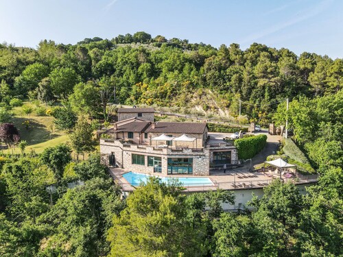 Big estate with private indoor & outdoor pool, gym, billiard in Umbria 