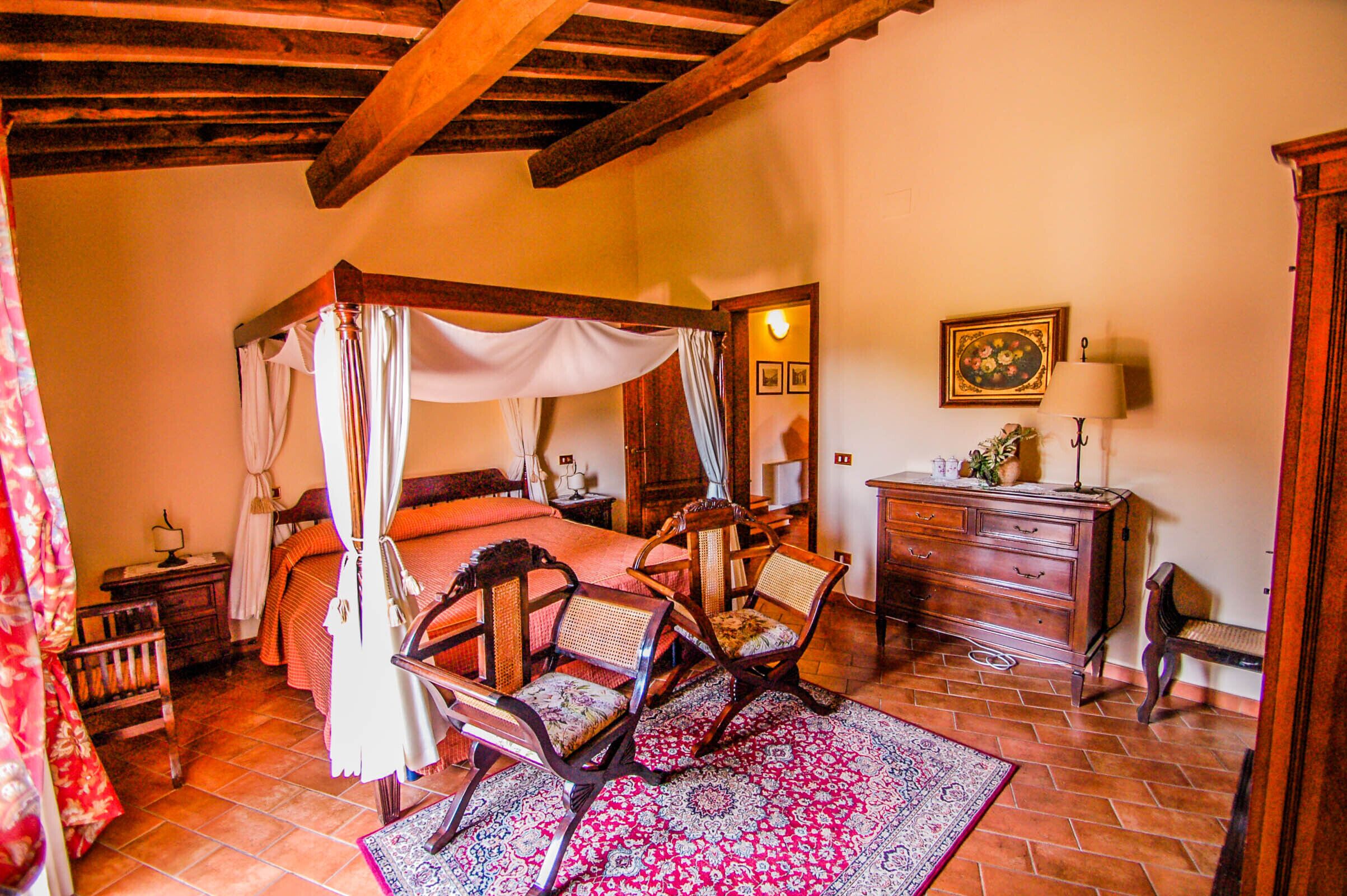 10 slaapkamers, een strijkplank/strijkijzer, gratis wifi, beddengoed