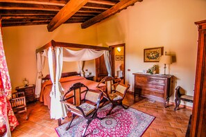 10 chambres, fer et planche à repasser, accès au Wi-Fi (inclus)