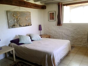 2 bedrooms, iron/ironing board - La Tutte de l'Ours, a bright house surrounded by nature. (Larbont)