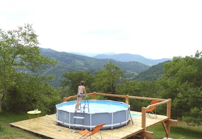 La Tutte de l'Ours, a bright house surrounded by nature.