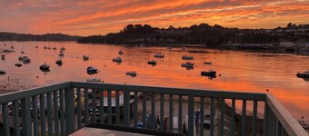 4 bed spacious modern townhouse with spectacular views over the River Tamar. 