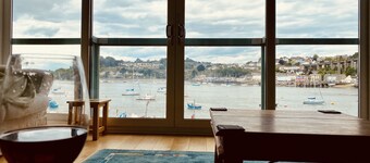 4 soverom romslig moderne byhus med spektakulær utsikt over elven Tamar.