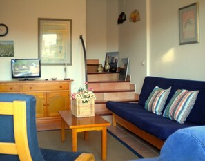 テレビ、書庫、ステレオ