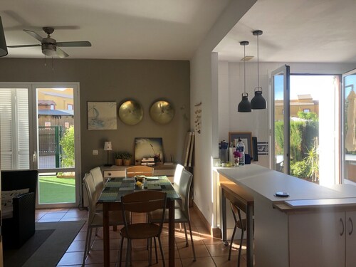 Casa en Costaballena, en urbanización cerrada. 6-8 personas. Jardín privado. 