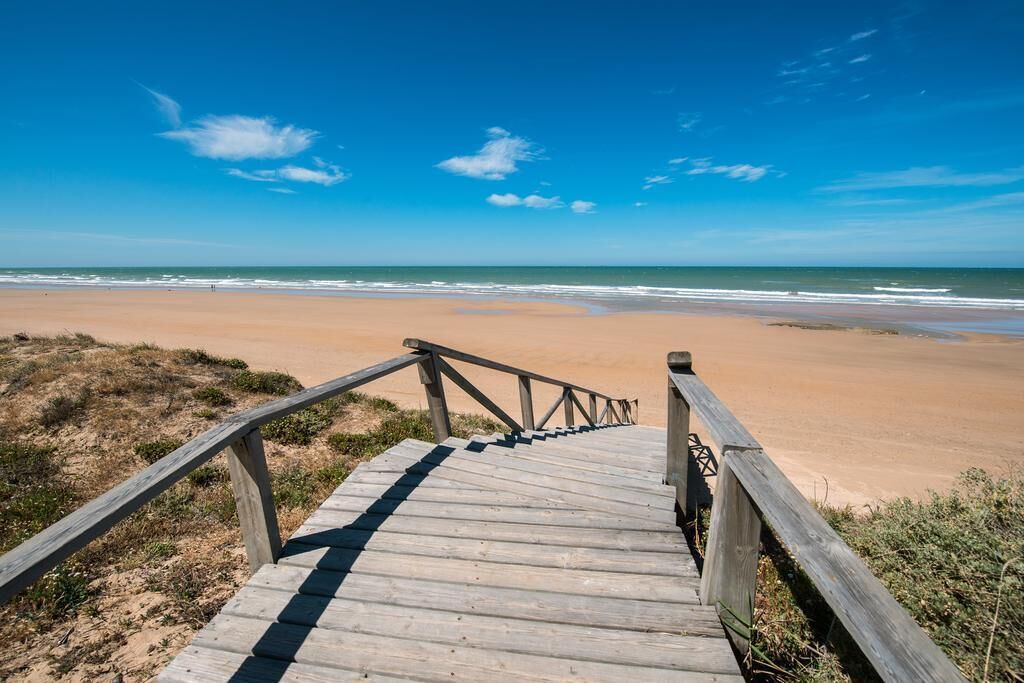 Plage à proximité, chaises longues
