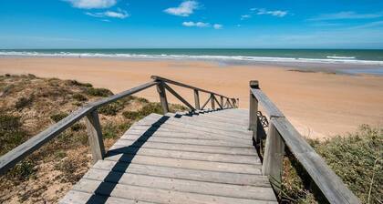 Casa en Costaballena, en urbanizaciĂłn cerrada. 6-8 personas. JardĂn privado.
