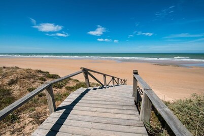 Casa en Costaballena, en urbanización cerrada. 6-8 personas. Jardín privado. 