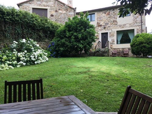 CASA OSRONCAIRO-VILLA MIT GARTEN IN COSTA DA MORTE GALICIA