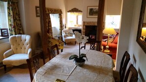 Dining - Delightful stone cottage in the heart of Chipping Campden (Chipping Campden)