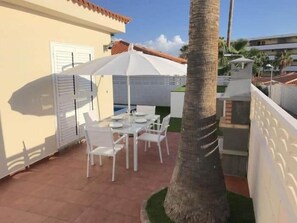 Outdoor dining - BEAUTIFUL HOLIDAY HOME 83 WITH PRIVATE POOL (Adeje)