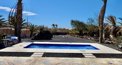 Secluded Casa Simba: Relaxation Oasis with Private Pool and Sea View i