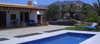 Secluded Casa Simba: Relaxation Oasis with Private Pool and Sea View i