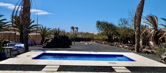 Secluded Casa Simba: Relaxation Oasis with Private Pool and Sea View i