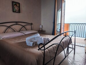 3 chambres, fer et planche à repasser, lit parapluie, Wi-Fi gratuit