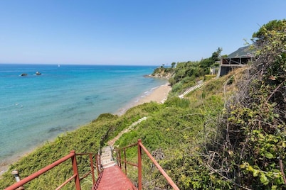 Ideal For Couples, 2 minutes walk from the beach!