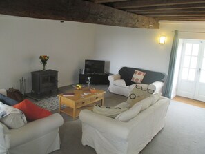 TV, fireplace, DVD player, table tennis - LARGE 4 BEDROOM FARMHOUSE  lots of charm, fully renovated 8+ (Bréhan)