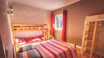 6 bedrooms, iron/ironing board, free WiFi