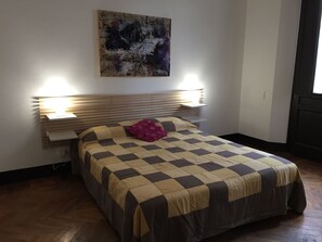 4 quartos, Wi-Fi, roupa de cama, acesso para cadeiras de rodas