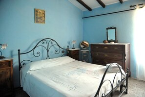4 bedrooms, WiFi, bed sheets - Traditional style stone cottage with private pool (Villa Collemandina)