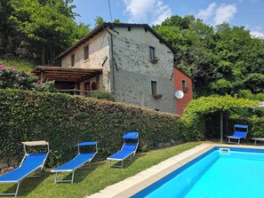 Pool - Traditional style stone cottage with private pool (Villa Collemandina)