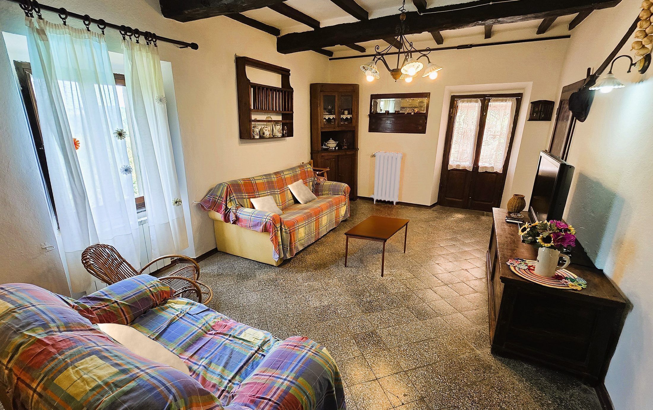 Fernseher, Kamin, DVD-Player