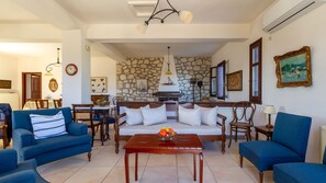 Fernseher, DVD-Player, Bücher