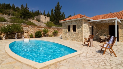Liladi Stone-Built Villa With Exclusive Pool.
