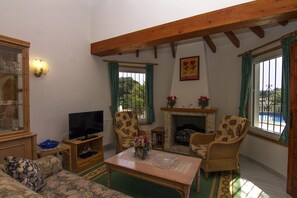 TV - Promana -Villa Ricarda with private pool 850m to the sea between Moraira & Calpe (Benissa)