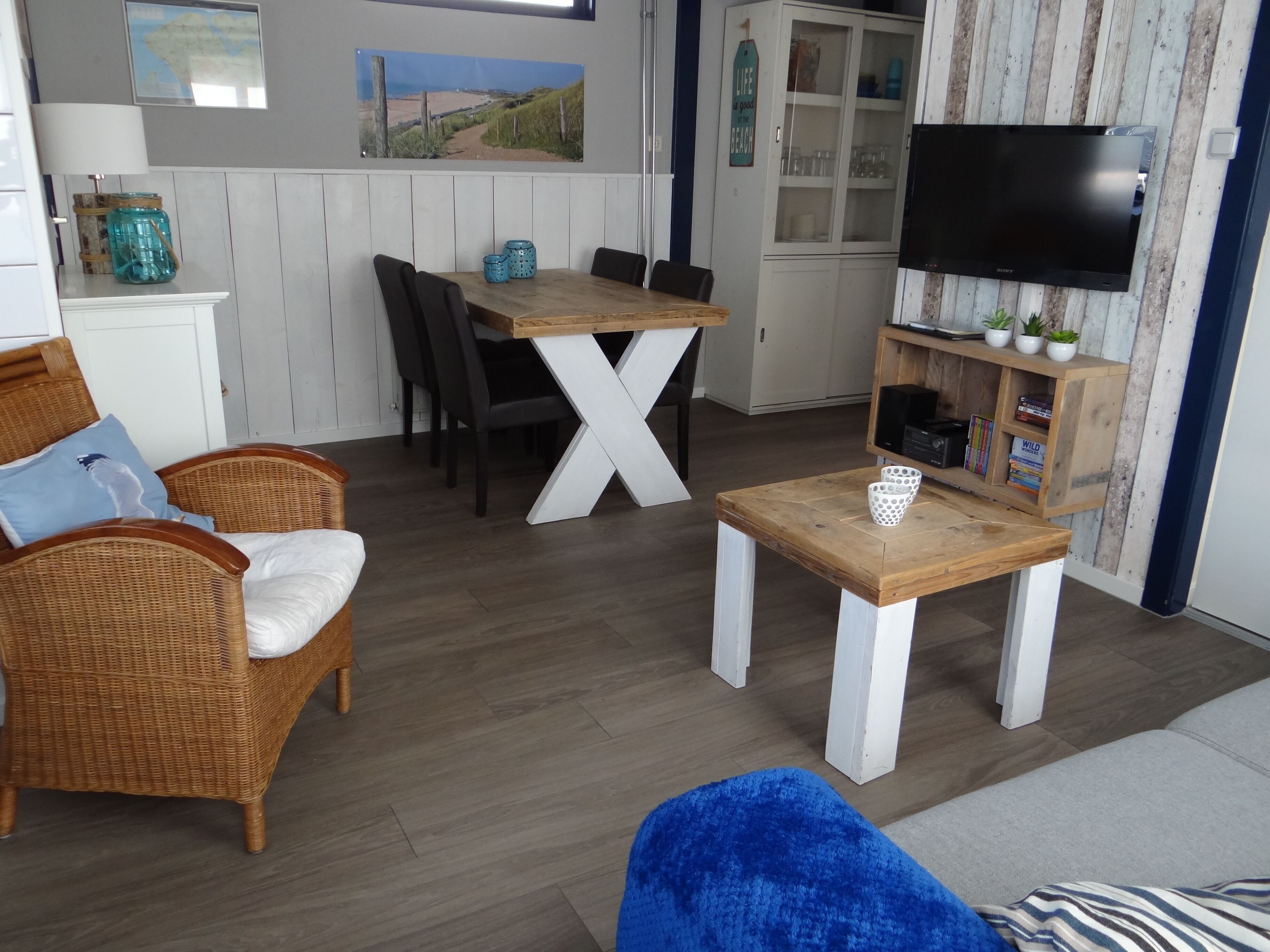 智能电视、DVD 播放器、影片库、立体声音响