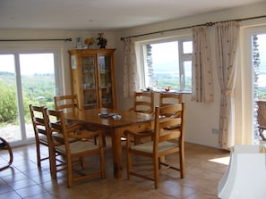 Dining - Bedrock Cottage - 2 Bedroom cottage with Sea Views just 10 minutes from Kenmare (Kenmare)