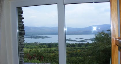 Bedrock Cottage - 2 Bedroom cottage with Sea Views just 10 minutes from Kenmare