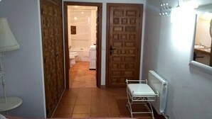 A bedroom with a bed, a radiator, a bedside table, and a wardrobe. - ACCOMMODATION IN PEDRAZA - MERCHE 1 (Pedraza)