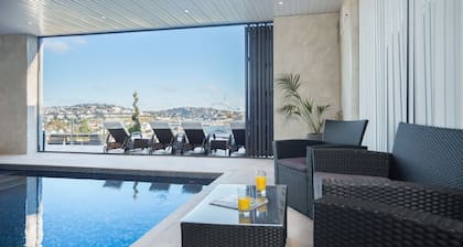 Luxury Apartment - Sleeps 4 - Spectacular Views with Private Pool and Hot Tub