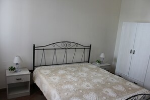 2 عدّة غرف نوم وواي فاي وملاءات أسرّة