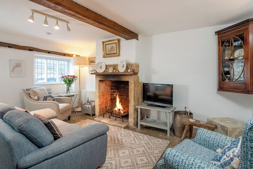 Wonderful Grade II Cotswold Stone Cottage in Perfect Location