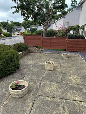 Property grounds - Newly refurbished holiday home in St Andrews, 1 mile from the centre of town (St Andrews)