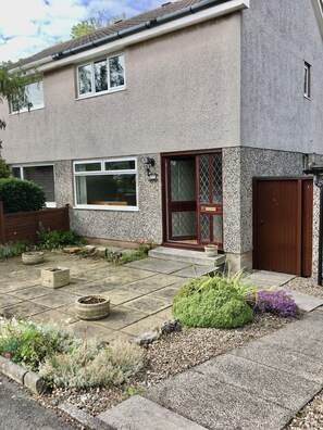 Exterior detail - Newly refurbished holiday home in St Andrews, 1 mile from the centre of town (St Andrews)