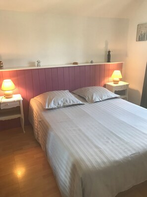 3 bedrooms, iron/ironing board, travel crib, free WiFi