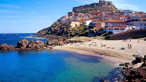 A coastal town with a prominent hilltop building, a sandy beach, and rocky shoreline. - Brigata House-Luxury 2 bed apartment with sea views, close to sea and shops,wifi (Castelsardo)